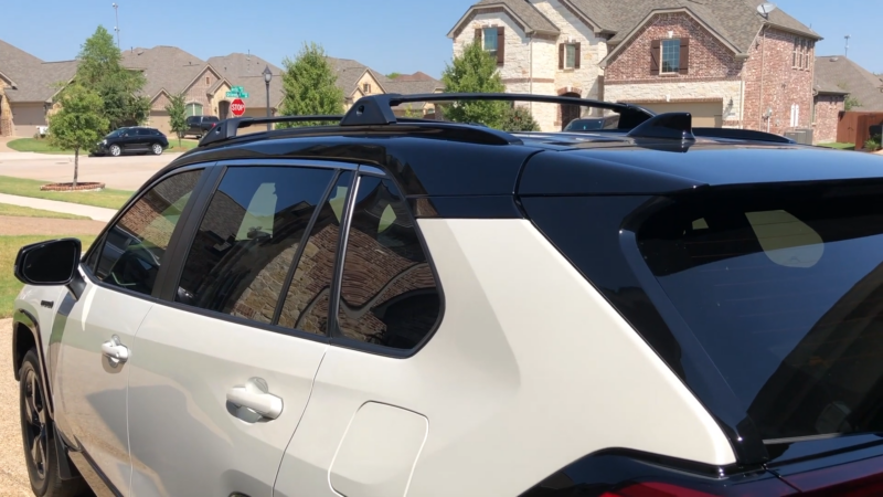 Toyota RAV4's Cross Bars for Roof Rack