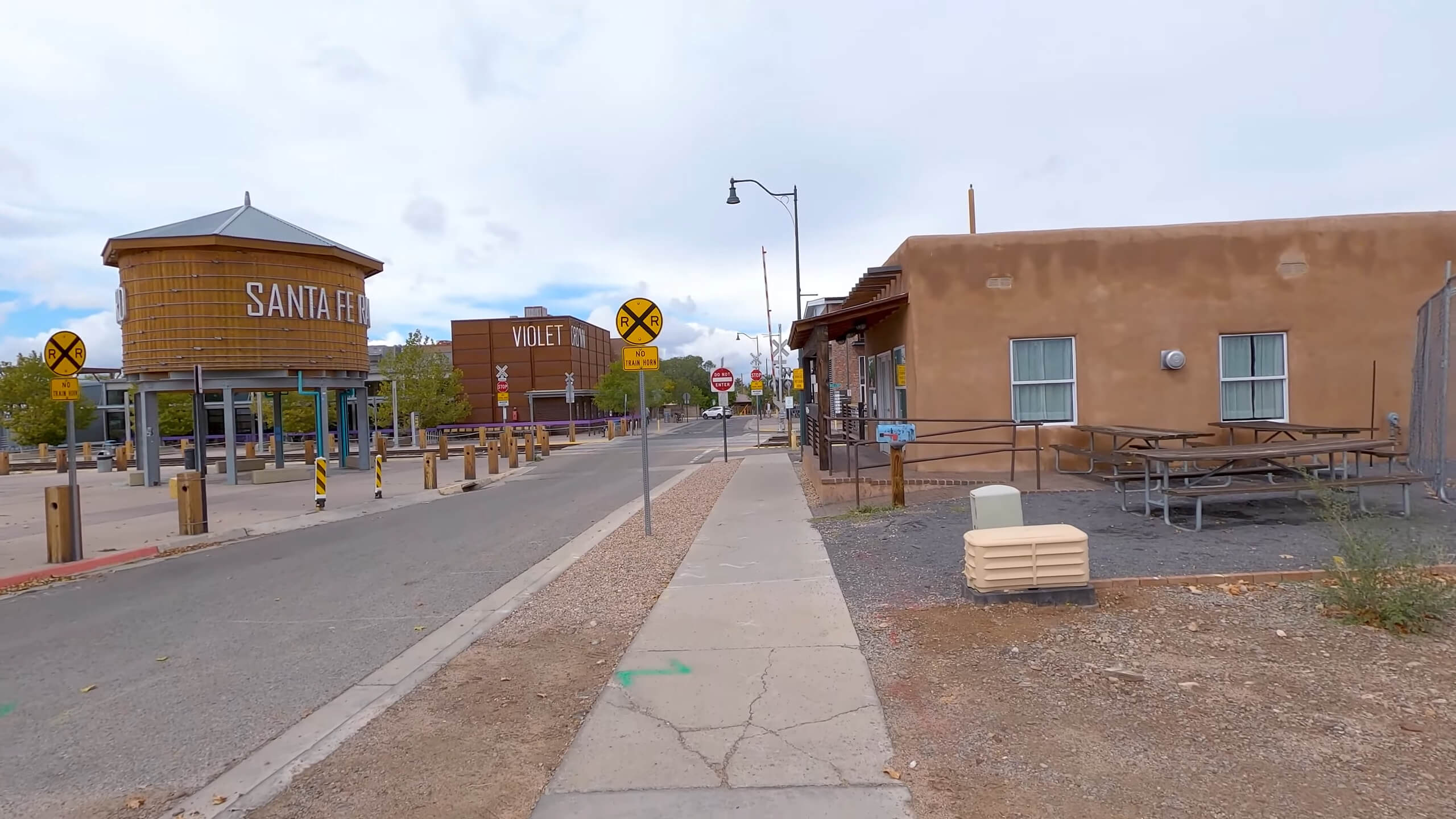 Walking through Canyon Road in Santa Fe, New Mexico