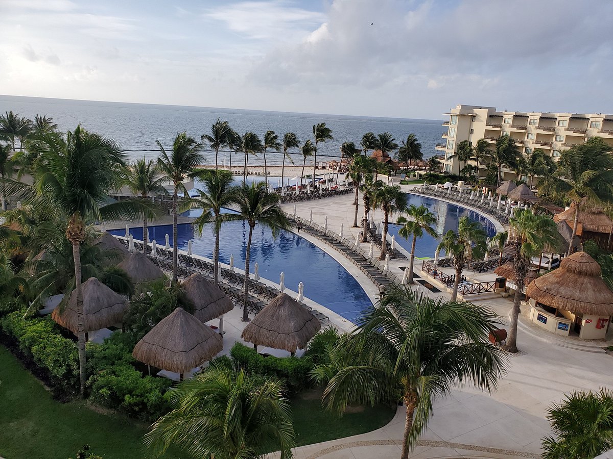 View from the terrace of Dreams Riviera Cancun Resort & Spa on a gloomy, cloudy day