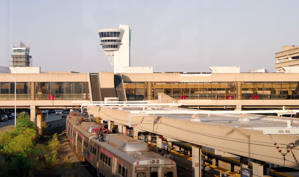 US airports serving international flights