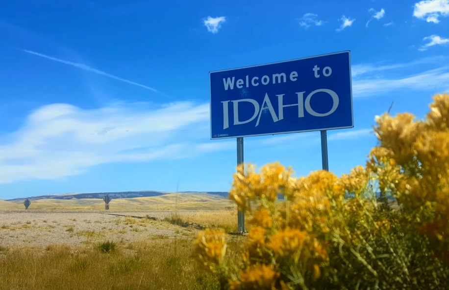 Road sign that says "Welcome to Idaho"