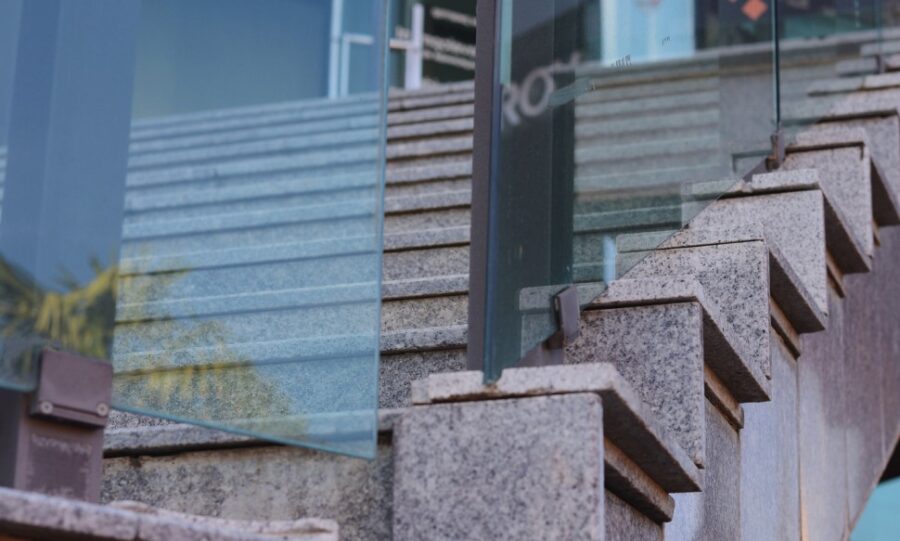 Tempered glass fence on stairs