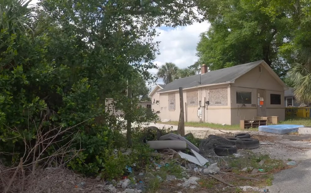 Trash around suspicious house in Daytona Beach