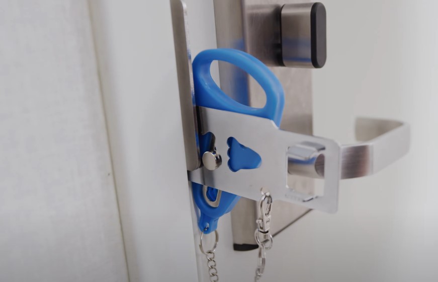 A blue temporary door latch