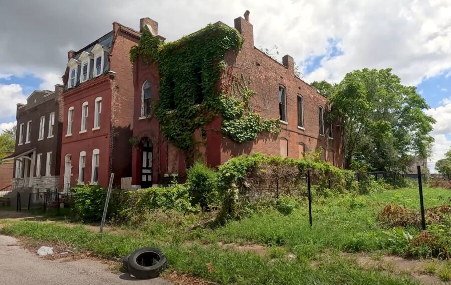 Abandoned old building in Fairground, St Louis