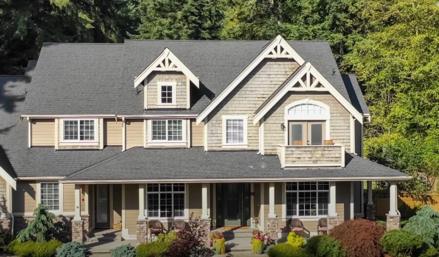 Photo of a house outside the city