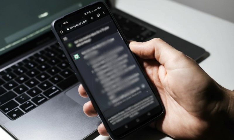 Hand holding a smartphone displaying a Chat GPT interface