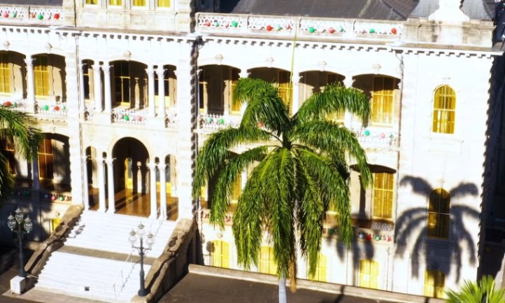 Aerial view of University of Hawaii building surrounded by palm trees