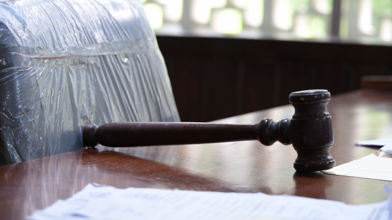 Judge’s gavel on a courtroom table, reflecting burden shifting and dismissal rules under Public Act 52