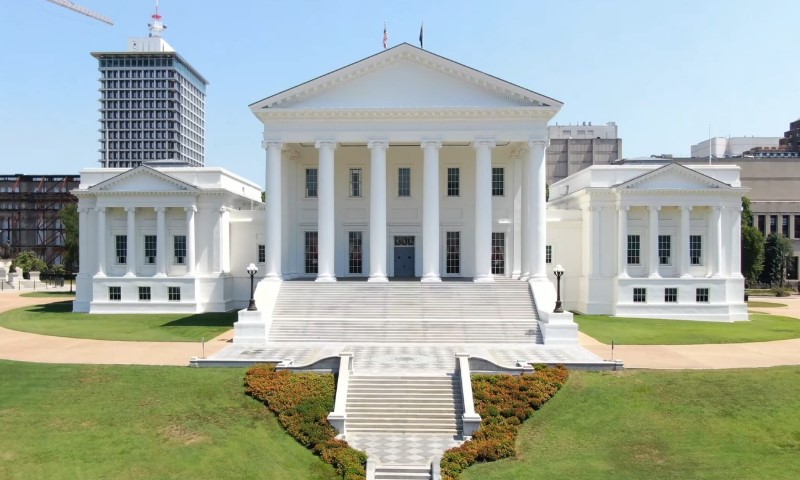 Virginia state capitol building, flanked by two smaller wings