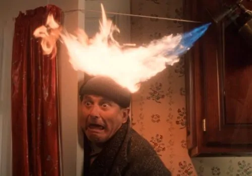 Joe Pesci in Home Alone movie getting injured