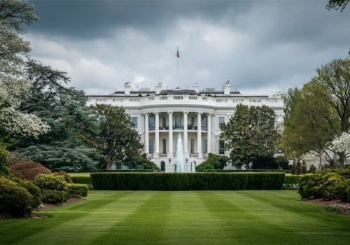 White House lawn and fountain viewed from the South Lawn